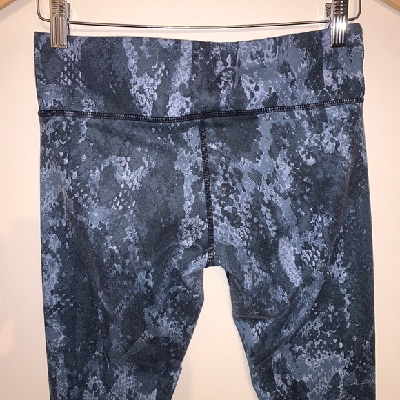 Alo Yoga Airbrush Leggings Python, Small - Picture 9 of 9